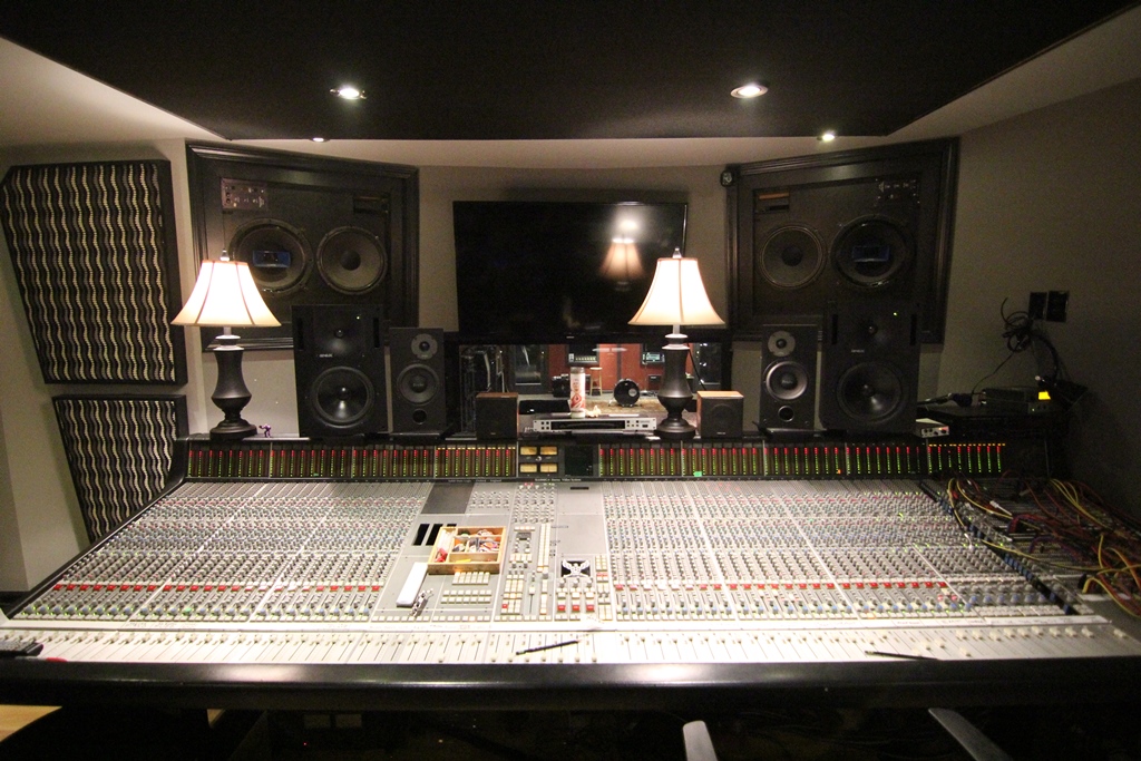 Rock Falcon Studio.